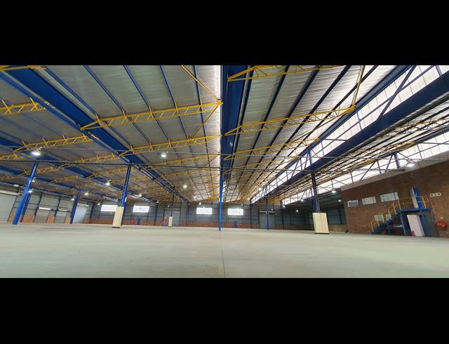 4,616M² WAREHOUSE TO LET IN CLAYVILLE